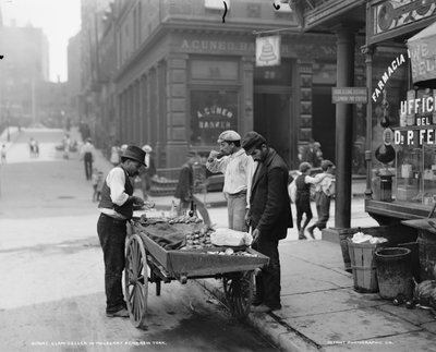 Clam Seller in Mulberry Bend, N.Y., c.1900 by Byron Company